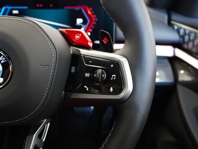 صورة مصغرة 32 لـ 2025 BMW M5