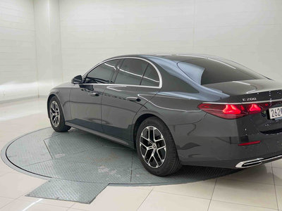 MERCEDES-BENZ E-CLASS - 2