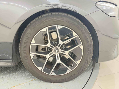 MERCEDES-BENZ E-CLASS - 9