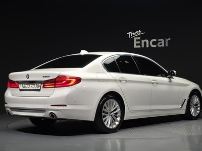 2020 BMW 5 SERIES — фото 3
