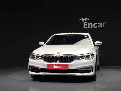 2020 BMW 5 SERIES — фото 2