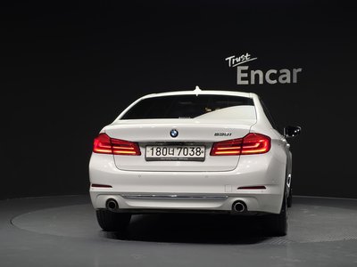 2020 BMW 5 SERIES — фото 4