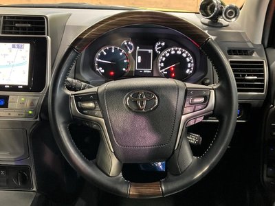 TOYOTA LAND CRUISER PRADO - 8