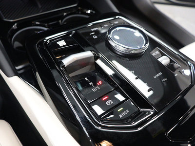 2024 BMW 5 SERIES — фото 9