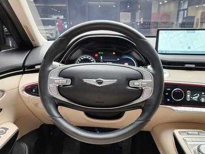 2021 Genesis GV70 thumbnail 14
