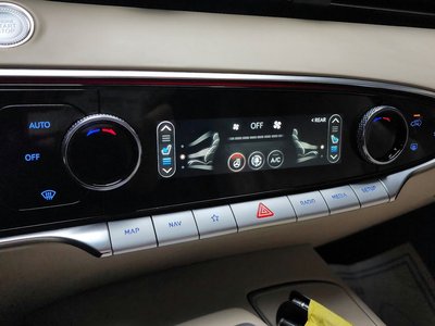 2021 Genesis GV70 thumbnail 18