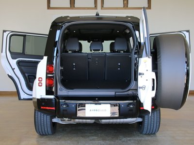 LAND ROVER DEFENDER - 8