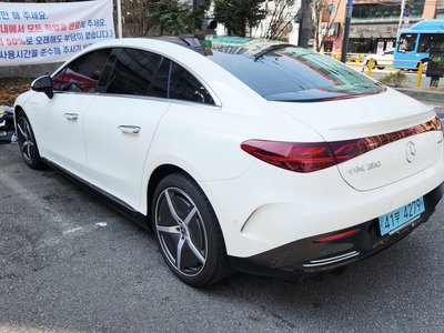 MERCEDES-BENZ EQE - 9