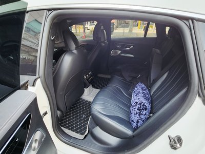 MERCEDES-BENZ EQE - 10