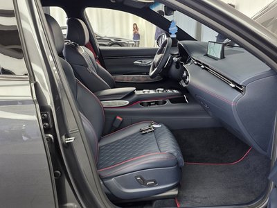 2022 Genesis GV70 — миниатюра 11