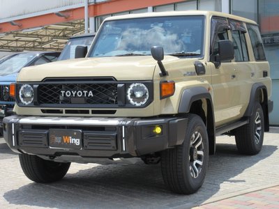 TOYOTA LAND CRUISER 70 - 1