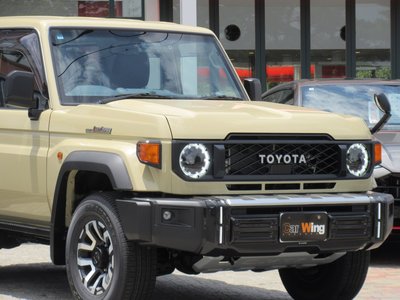 TOYOTA LAND CRUISER 70 - 5