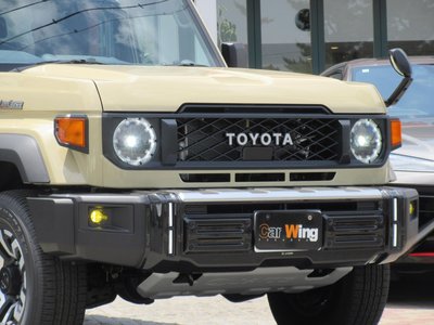 TOYOTA LAND CRUISER 70 - 6