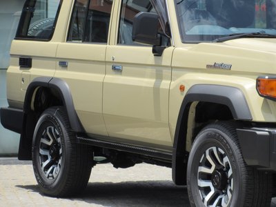 2024 Toyota LAND CRUISER 70 — миниатюра 12