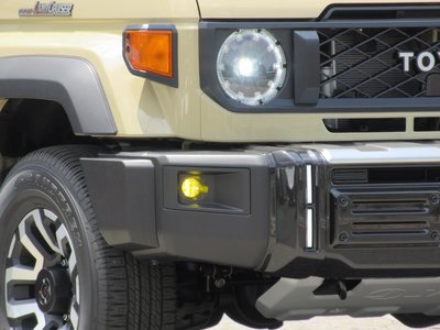 TOYOTA LAND CRUISER 70 - 7
