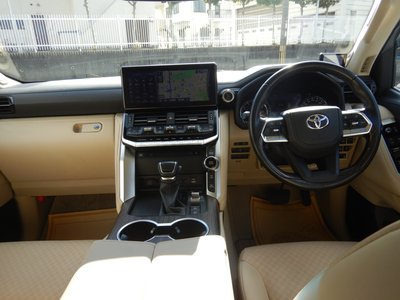 TOYOTA LAND CRUISER 300 - 8