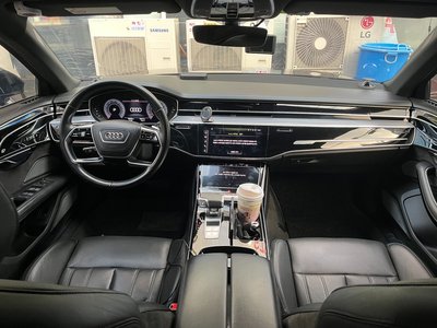 AUDI A8 - 8