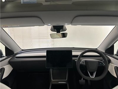 TESLA MODEL Y - 2