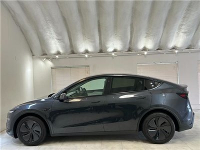 TESLA MODEL Y - 9