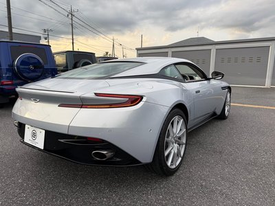 2018 Aston Martin DB11 — миниатюра 17