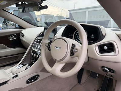 2018 Aston Martin DB11 — фото 6