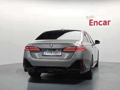 صورة 4 لـ 2025 BMW 5 SERIES