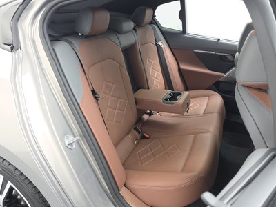 2025 BMW 5 SERIES — миниатюра 12