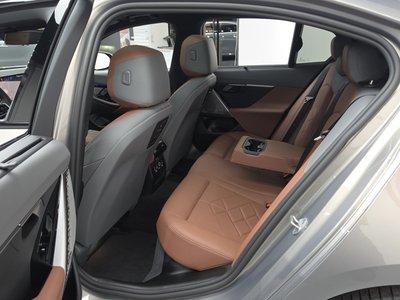 2025 BMW 5 SERIES — миниатюра 11