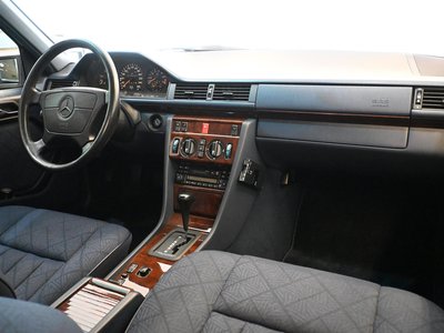 MERCEDES-BENZ E-CLASS - 3