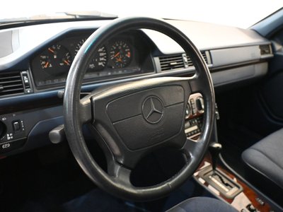 MERCEDES-BENZ E-CLASS - 4