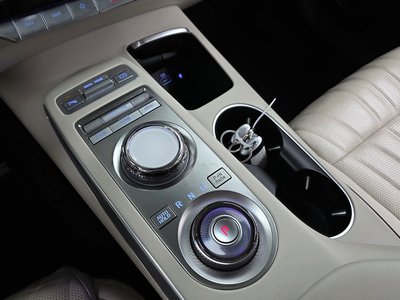 صورة 9 لـ 2023 Genesis GV70