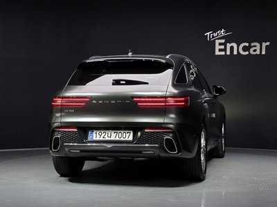 صورة 3 لـ 2023 Genesis GV70