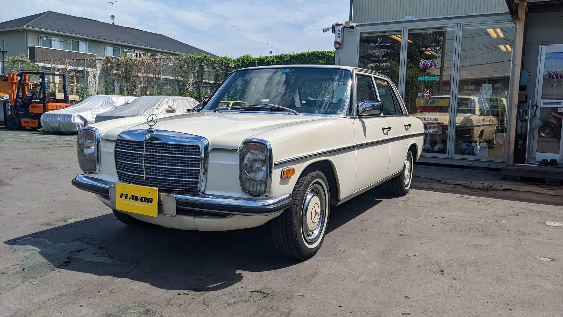 MERCEDES-BENZ MEDIUM-CLASS - View 1