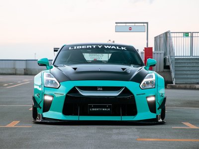 NISSAN GT-R - 8