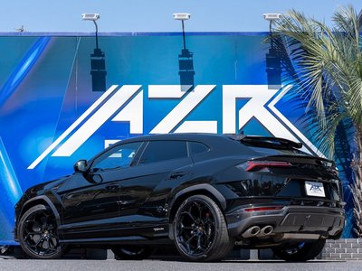 LAMBORGHINI URUS - 5