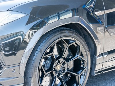 LAMBORGHINI URUS - 10