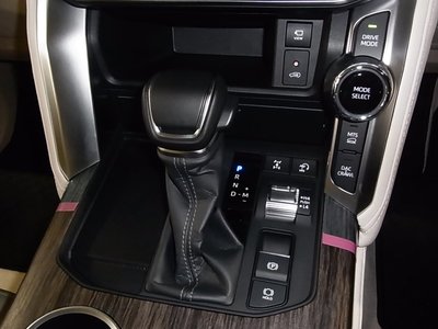 2026 Toyota LAND CRUISER 300 — миниатюра 37