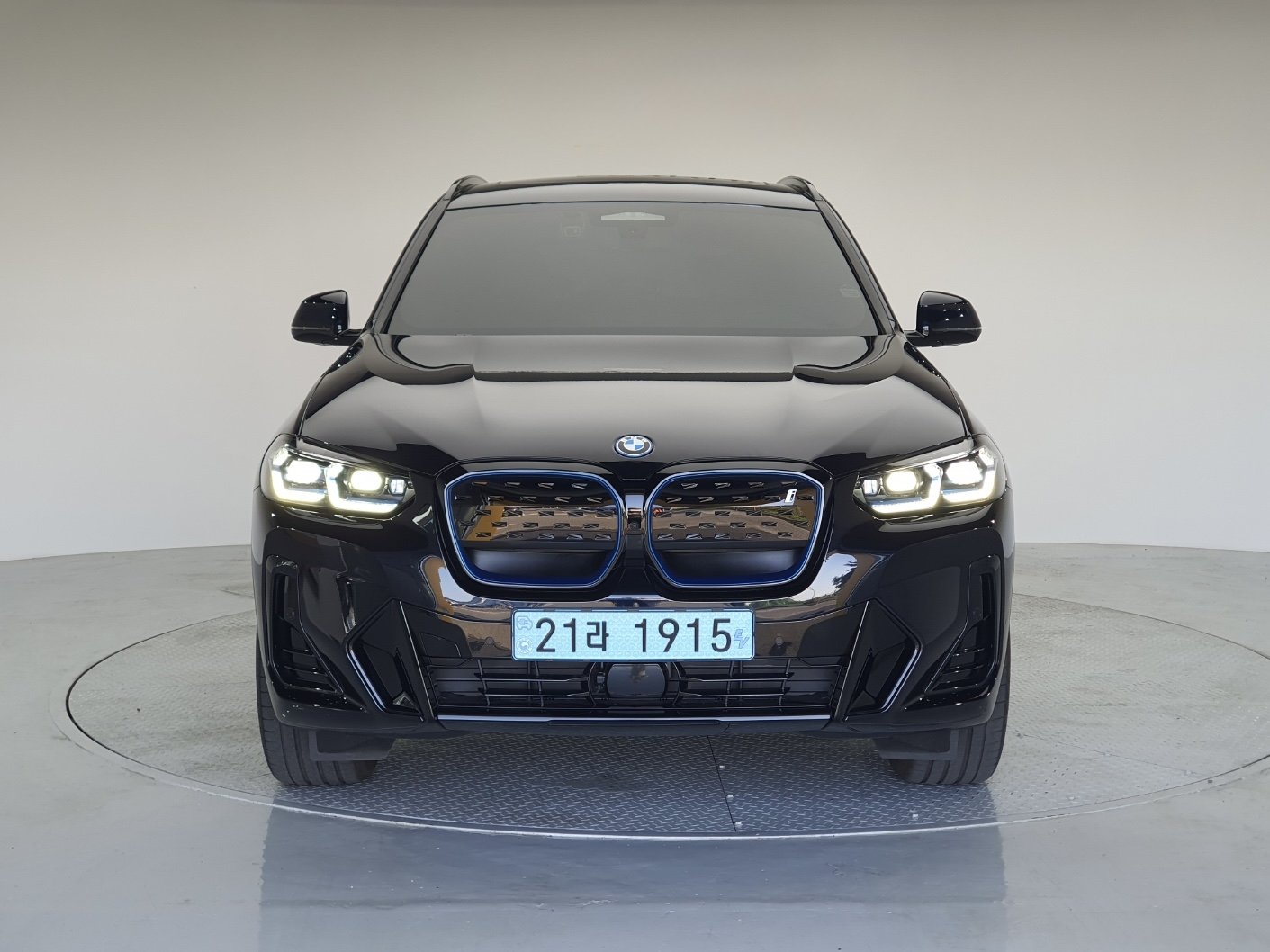 BMW IX3 - View 1