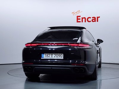 PORSCHE PANAMERA - 4