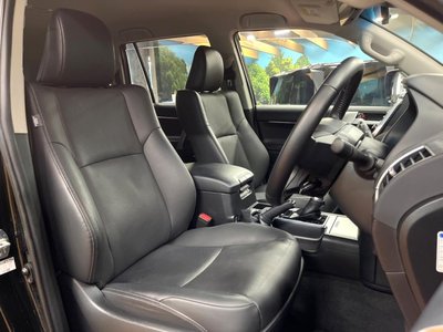 TOYOTA LAND CRUISER PRADO - 8