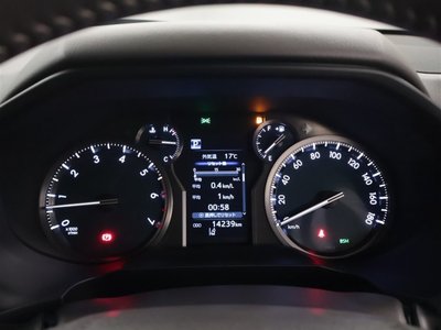 TOYOTA LAND CRUISER - 7