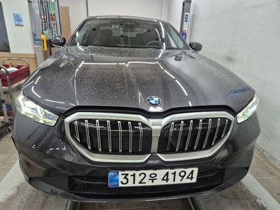 BMW 5 SERIES - 1