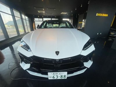 2026 Lamborghini URUS photo 3
