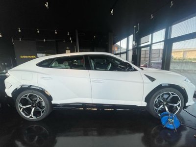 2026 Lamborghini URUS photo 6