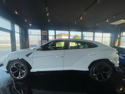 2026 Lamborghini URUS photo 10