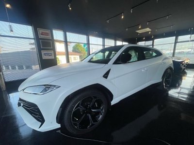 2026 Lamborghini URUS photo 2