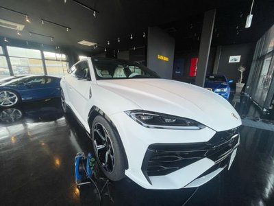 2026 Lamborghini URUS photo 5