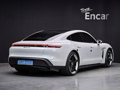 PORSCHE TAYCAN - 4