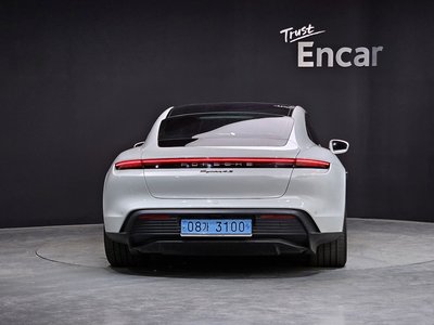 PORSCHE TAYCAN - 3