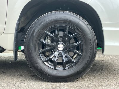 TOYOTA LAND CRUISER PRADO - 10